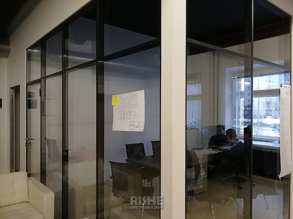 Стеклянные двойные офисные перегородки и двери в черном профиле Slim (7).jpg